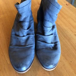 Fergie boots snap side leather